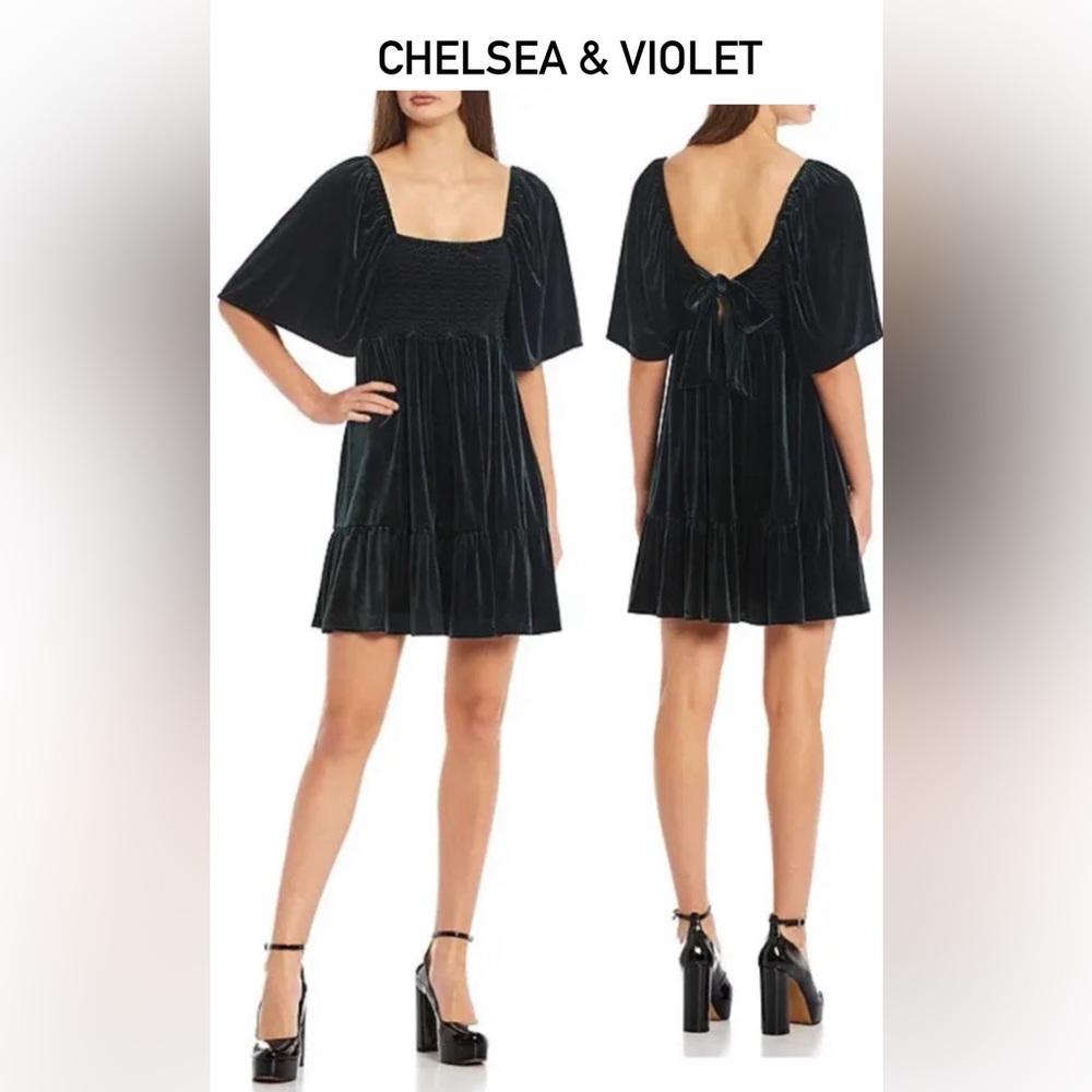 Chelsea & Violet green smocked
Velvet babydoll Size L